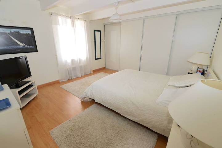 Location de vacances pour 8 personnes, avec jardin et terrasse à Saint-Georges-des-Coteaux - 2