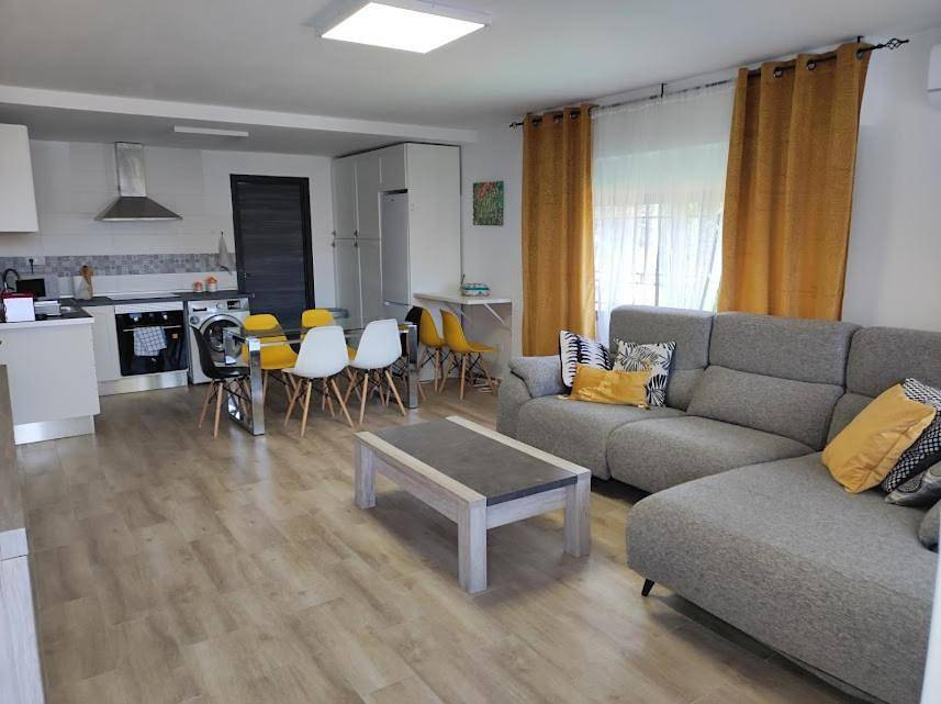 Appartement entier, Six-Bedroom House in Chiva, Province de Valence