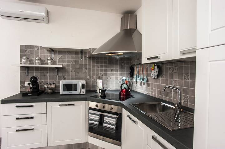 Entire apartment, Holiday Apartment "Villa Farfalle" with A/C and Garden in Sarroccu/Sarroch, Sarroch