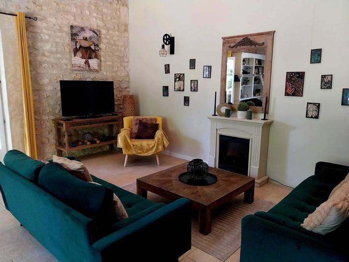 Location de vacances pour 8 personnes, avec Terrasse ainsi que Jardin et Piscine à Burie - 2