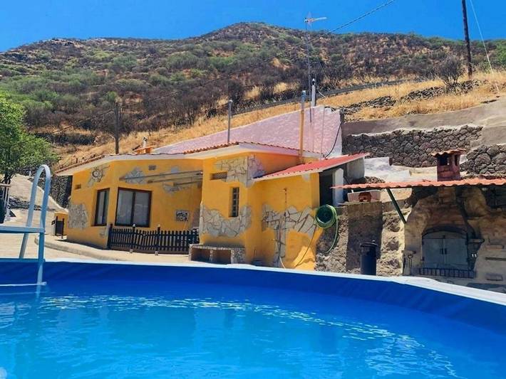Casa de vacaciones para 8 personas, con terraza además de jardín y piscina - 1