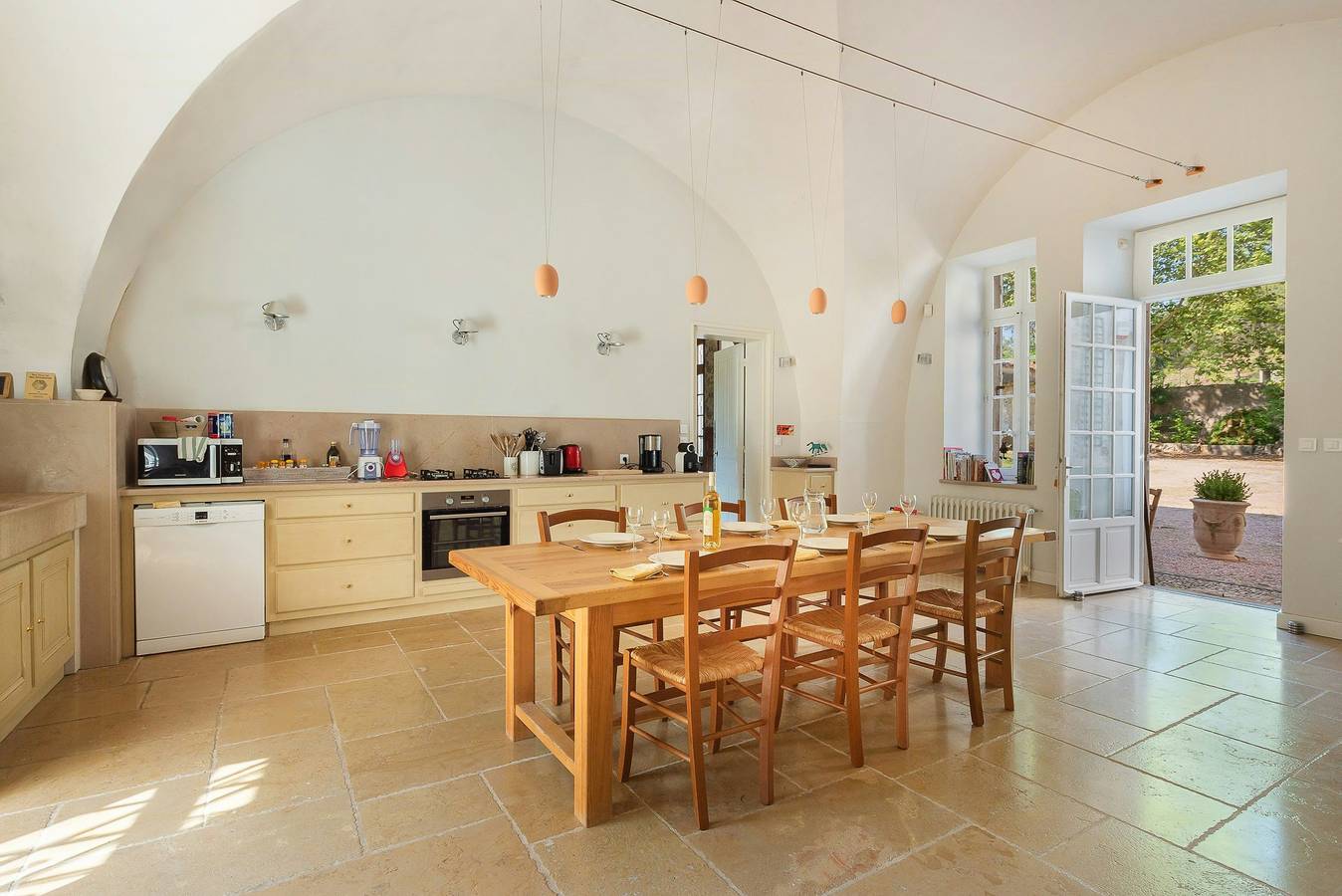 Antigua hilandería con piscina cerca del Salagou in Clermont-l'Hérault, Región de Lodève