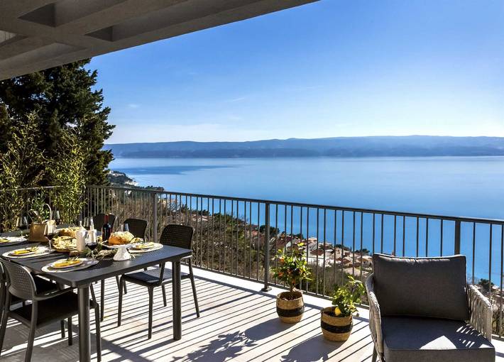Ferienhaus für 6 Personen, mit Balkon und Balkon/Terrasse sowie Terrasse und Pool in Omis