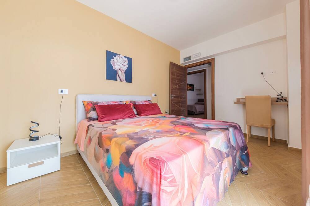Entire apartment, Apartment 'Grace Home 2' with Sea View, Wi-Fi and Air Conditioning in Milazzo, Messina Province