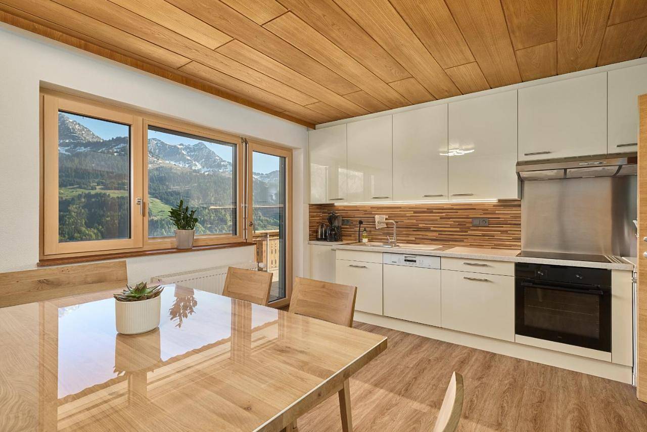 Geheel appartement, Four-Bedroom Apartment with Balcony in Sonntag, Bezirk Bludenz