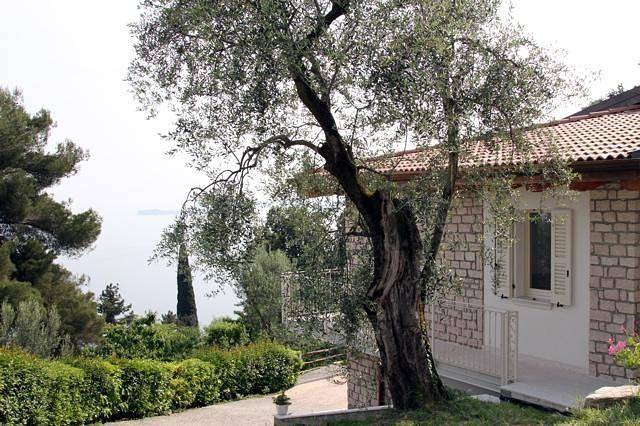 Ferienhaus für 5 Personen, mit Terrasse und Garten sowie Ausblick am Gardasee - 2