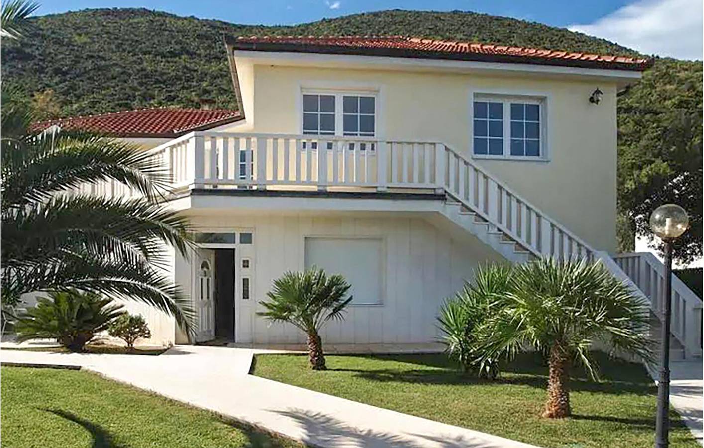 Ganze Ferienwohnung, Apartment am Meer mit Pool, Terrasse und WLAN – nur wenige Schritte vom Strand Luka entfernt in Trpanj, Dubrovnik-Neretva