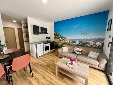 Gîte pour 4 personnes, avec terrasse et vue à Beaucroissant