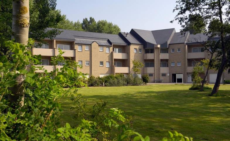 Appart’hôtel pour 4 personnes, avec jacuzzi et sauna ainsi que piscine et jardin