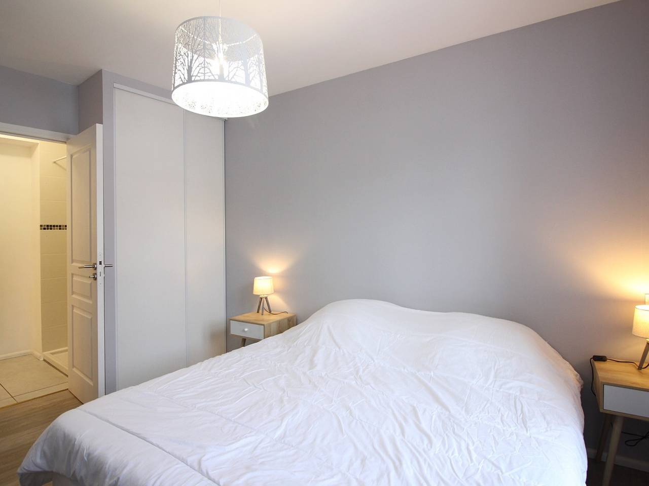 Entire apartment, Central T2 Apartment, Wi-Fi, Sleeps 4, near thermal baths in La Bourboule, Volcans d'Auvergne Regional Nature Park