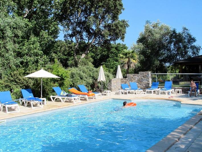 Gîte pour 3 personnes, avec terrasse ainsi que jardin et piscine, animaux acceptés dans Port de Taverna