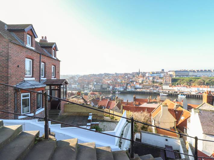 Cottage for 10 people, with garden, with pets in Whitby