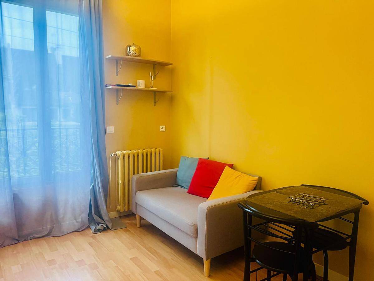 Appartement de vacances entier, Double Room with Private Bathroom in Yerres, Essonne