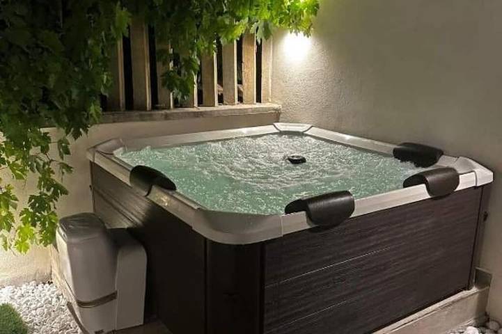 Ferienwohnung für 4 Personen, mit Garten und Whirlpool sowie Terrasse - 1