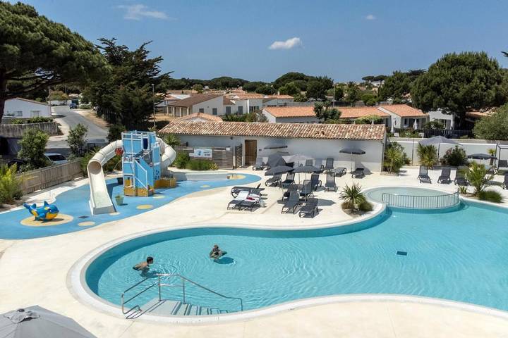 Camping pour 2 personnes, avec jardin et piscine, animaux acceptés à Le Bois-Plage-en-Ré - 4