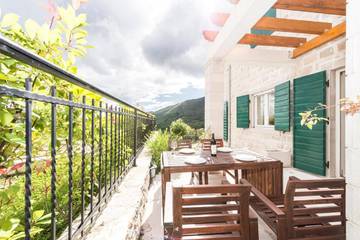 Villa für 6 Personen, mit Pool und Garten sowie Ausblick in Montenegro