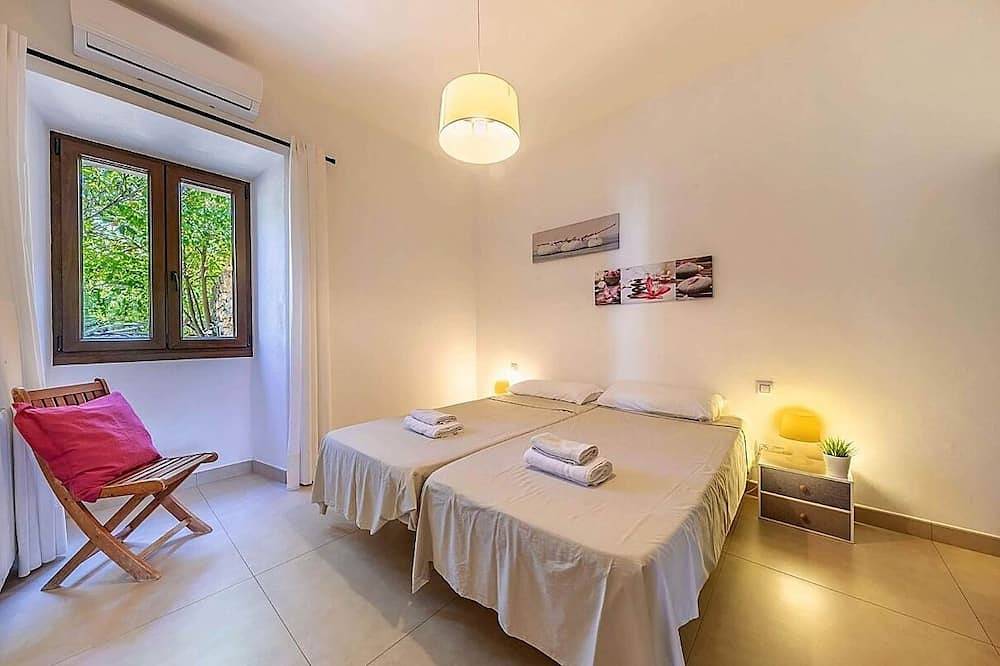 Beautiful Restored Finca, Private Pool, Superb Sea/Sunset Views in the Pretty Village of Banyalbufar in Banyalbufar, Mallorca Westen
