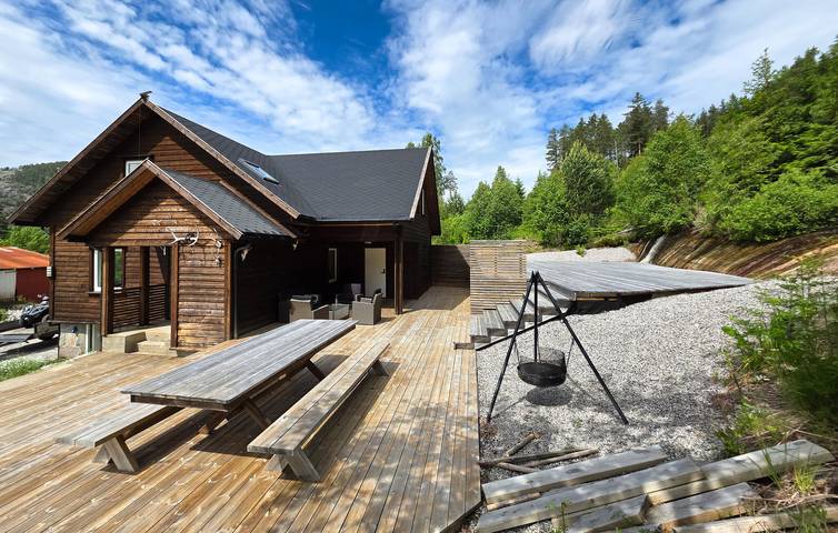 Ferienhaus für 11 Personen, mit Terrasse und Whirlpool sowie Garten - 1