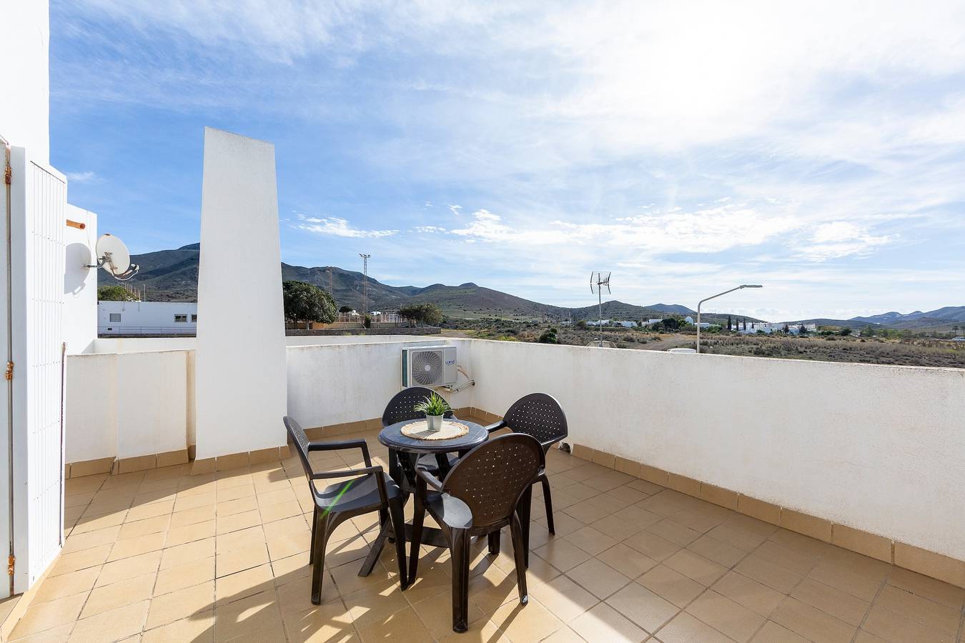 Ganze Wohnung, Ferienwohnung 'Maracas 2' mit Bergblick, privater Terrasse und Klimaanlage in Pozo de los Frailes, Níjar