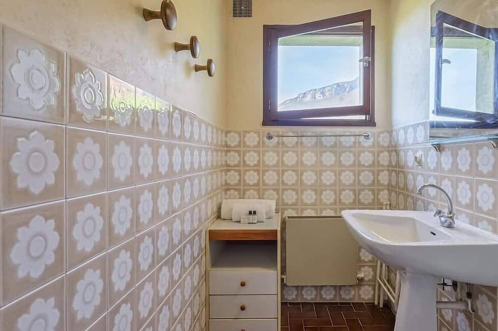La Maison du Lac – Charming Rustic Home. in Veyrier-du-Lac, Annecy und Umgebung
