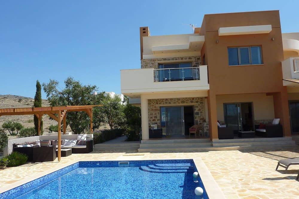 Verjongen familie en vrienden in Stunning Villa Estia - dicht bij het strand en taverna's. in Zuid-Kreta