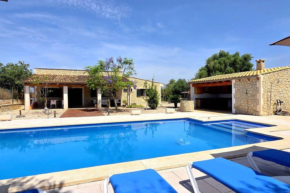 New Finca with swimming pool in Consell, Mallorca Inselmitte