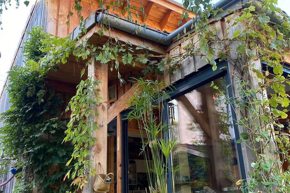 Tiny Home « Logement Bourbon - Corazón de Ardèche » con terraza privada, jardín y Wi-Fi in Lamastre, Parc naturel régional des Monts d'Ardèche