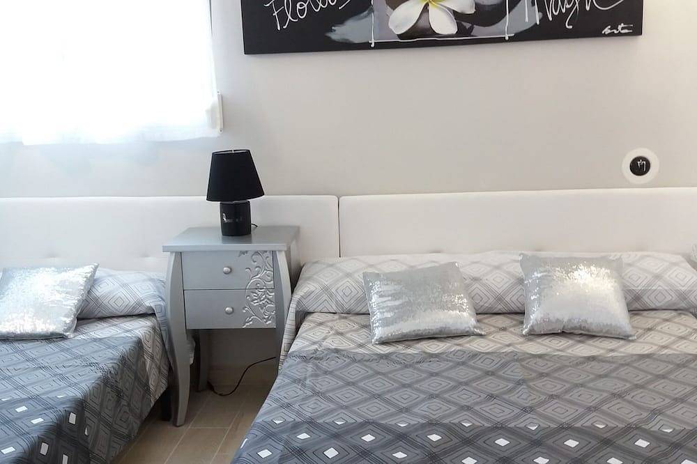 Entire apartment, Modern first line beach apartment with air conditioning in Sant Salvador (Tarragona), el Vendrell