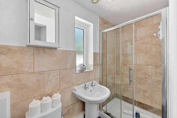 Boutique Bungalow • Close to City Centre • Driveway Parking • Garden • Fast Wifi • Yoko Property in Milton Keynes, Südostengland