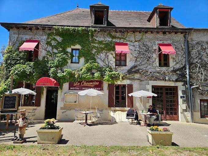 Hôtel pour 2 personnes, avec vue sur le lac ainsi que jardin et vue, animaux acceptés à Villeneuve-sur-Allier