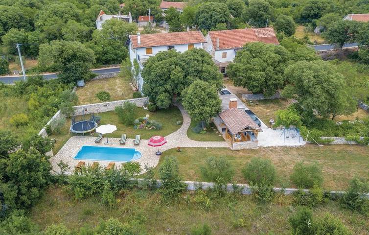 Ferienhaus für 10 Personen, mit Pool und Garten sowie Terrasse - 1