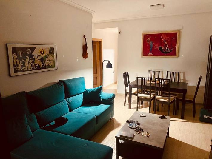 Appartement de vacances pour 4 personnes, avec balcon ainsi que vue et piscine