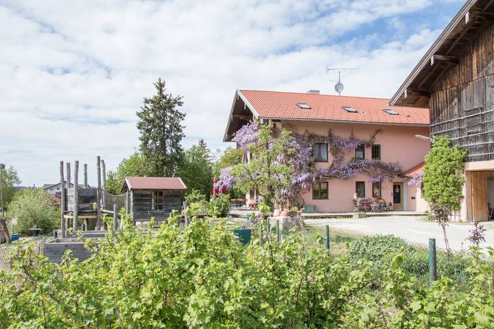 Biohof Beim Danner - Appartment Bernadette 40qm mit Balkon und Bergblick in Riedering, Landkreis Rosenheim