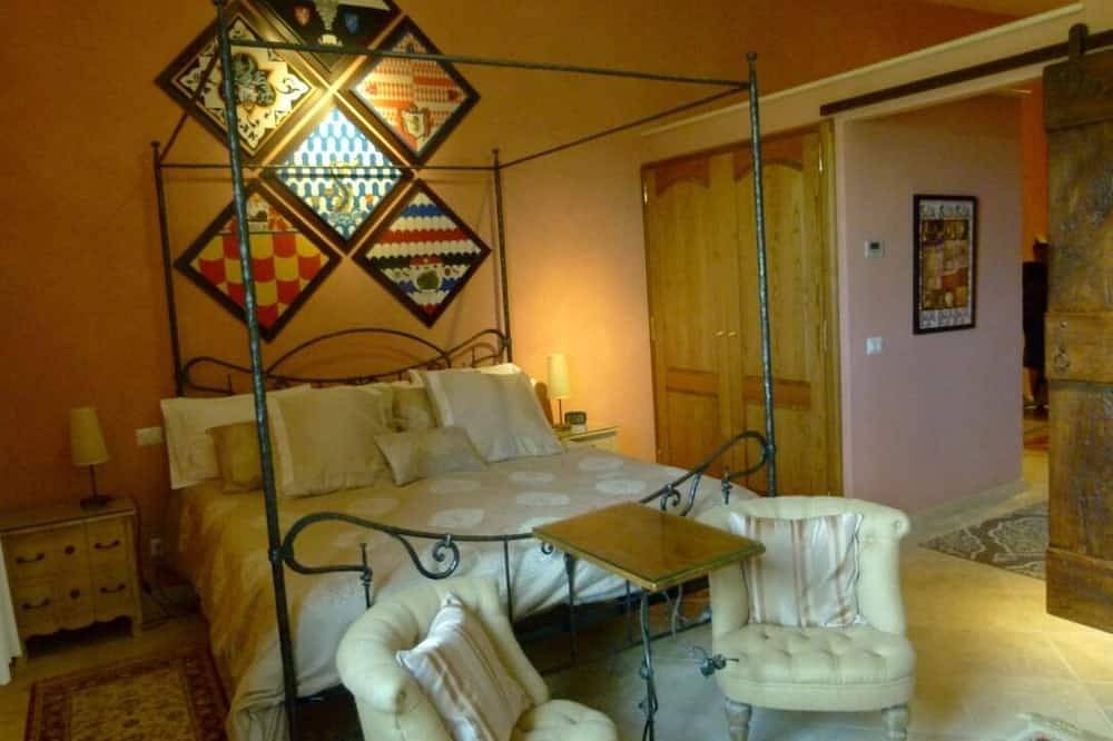 Beautiful 5-Bedroom Villa - Walk to Montepulciano w/Pool, Jacuzzi & Fitness Room in Montepulciano, Siena e dintorni