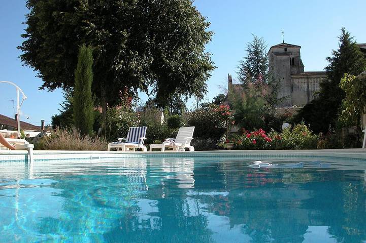 Location de vacances pour 7 personnes, avec jardin à Villars-en-Pons