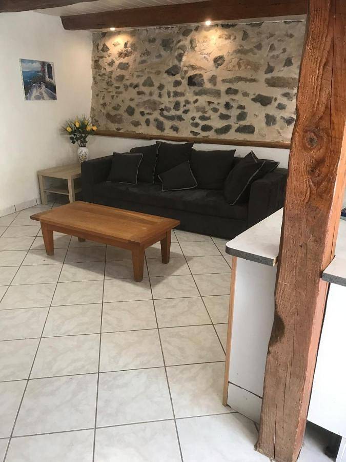 Location de vacances pour 6 personnes, avec balcon et vue, animaux acceptés à Yronde-et-Buron - 2