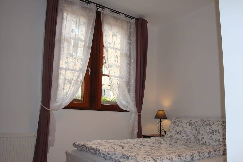 Appartement entier, La Dordogne, charmant appartement. au centre du village médiéval, à quelques pas de la rivière in Beaulieu-sur-Dordogne, Région de Brive-la-Gaillarde