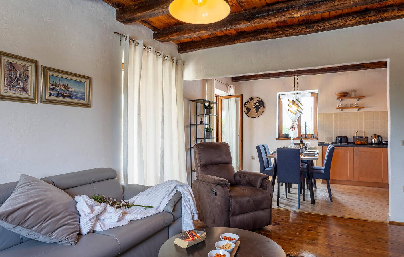 Gemütliche Ferienwohnung mit Pool und Terrasse, 1,5 km vom Stadtzentrum von Jursici entfernt in Jursici, Svetvinčenat