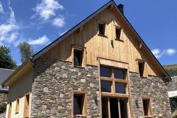 Gîte pour 12 personnes, avec jardin à Cazeaux-de-Larboust