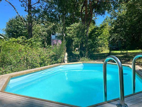 Camping pour 10 personnes, avec Jardin ainsi que Piscine et Vue