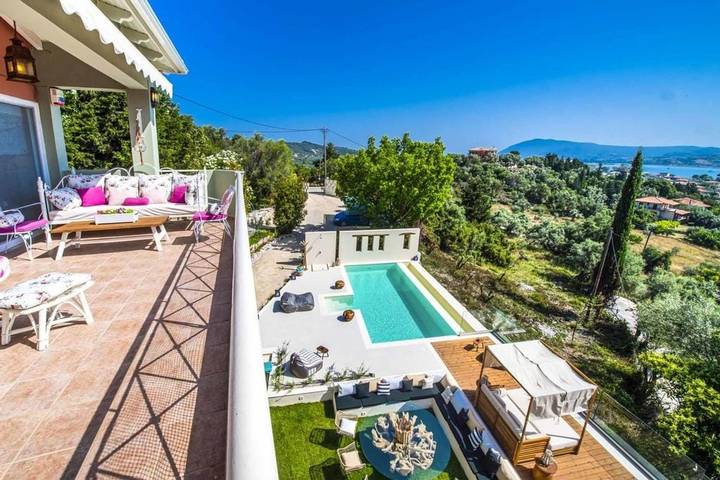 Διαμερίσματα διακοπών για 10 άτομα, με Μπαλκόνι και Ταράτσα καθώς και Κήπο και Πισίνα στη Λυγιά