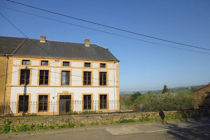 Gîte pour 15 personnes, avec jardin dans Virton
