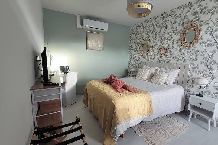 Location de vacances pour 4 personnes, avec Jardin à Saint-Christophe-de-Double