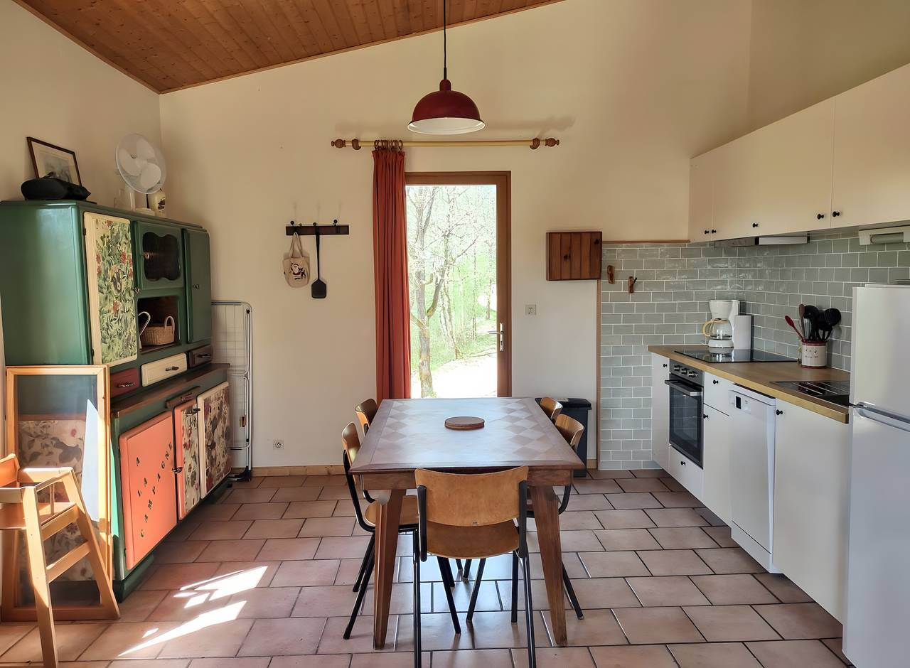 Gîte L'hirondelle – Maison de vacances au calme avec piscine partagée in Paulhiac, Région de Villeneuve-sur-Lot