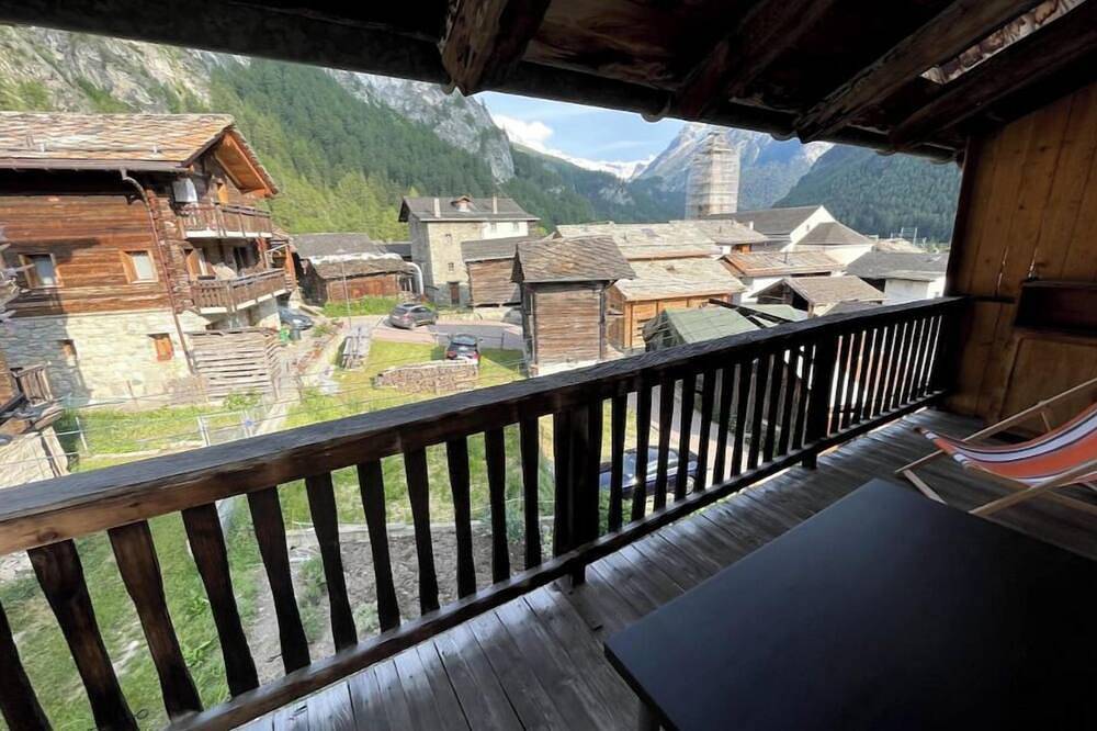 Ganze Wohnung, Chalet in the mountains, wooden interior, cosy, with a beautiful view in Evolène, Walliser Alpen