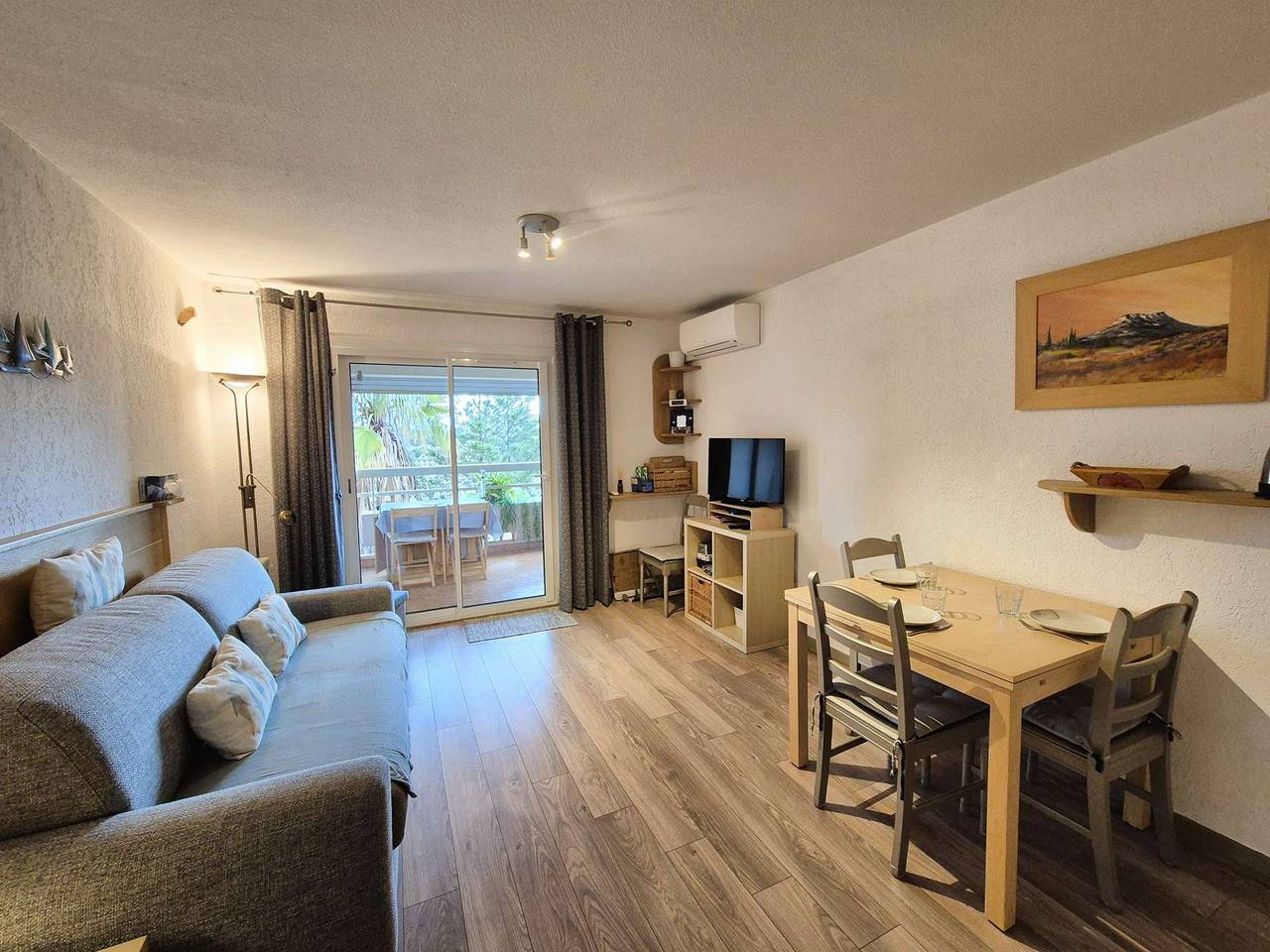 Appartement de vacances entier, Appartement 1 chambre, Wifi, plage à pied, climatisation in Saint-Mandrier-sur-Mer, Côte méditerranéenne (France)