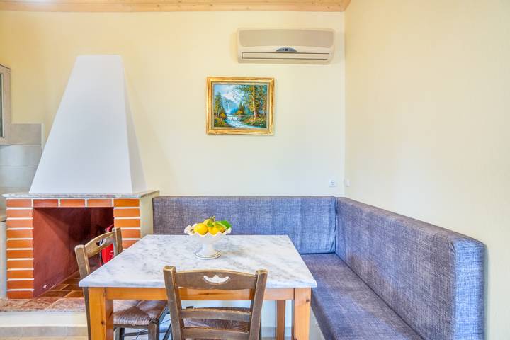 Apartamento entero, Apartamento «Captain Spiros Picola» con vistas a la montaña, balcón y Wi-Fi in Gaios, Paxoí