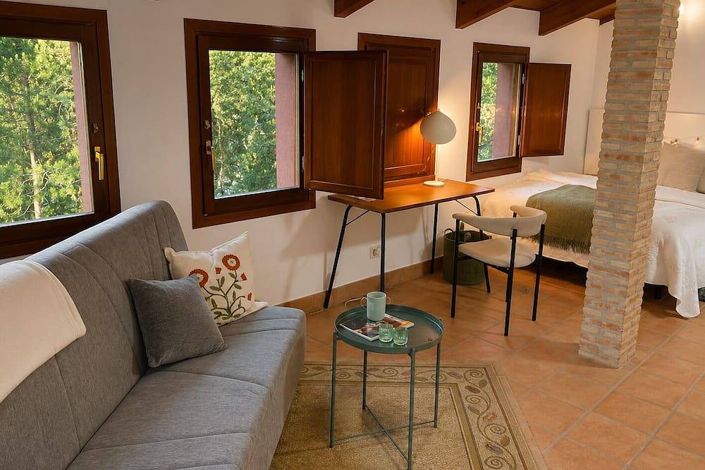 Privat guest room in family villa in nature close to Madrid in Las Rozas de Madrid, Madrid Province