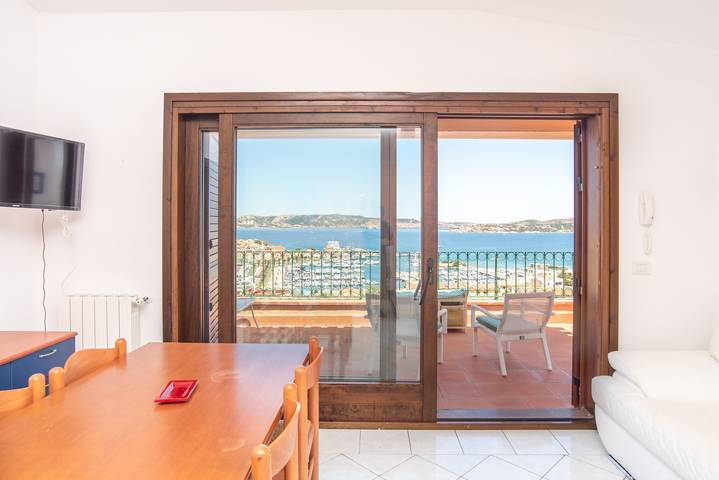 Ganze Wohnung, Ferienwohnung mit Panorama-Meerblick und Terrasse; Haustiere erlaubt in Palau (dorf), Palau (Sardinien)