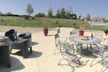 Gîte pour 6 personnes, avec jardin à Vallières-les-Grandes